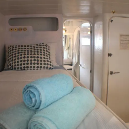 Úszó hotel Your Own Private Yacht Sant Adrià de Besòs
