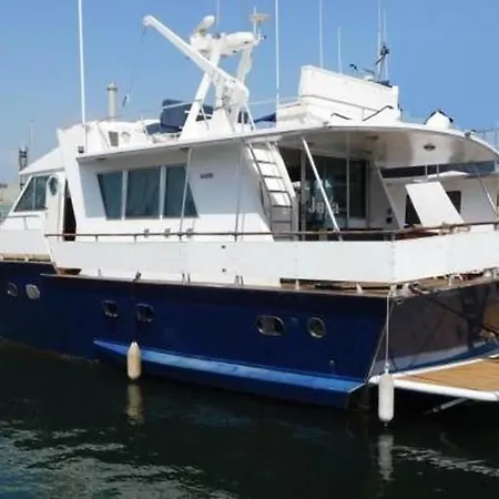 Your Own Private Yacht Πλωτό κατάλυμα