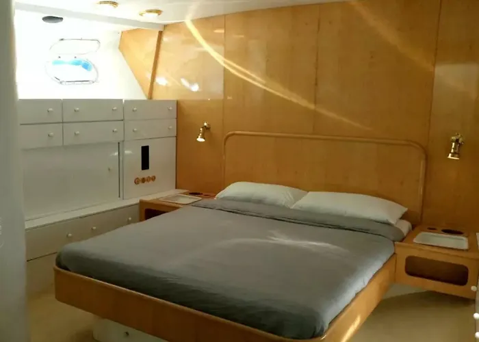 Hotel Your Own Private Yacht *