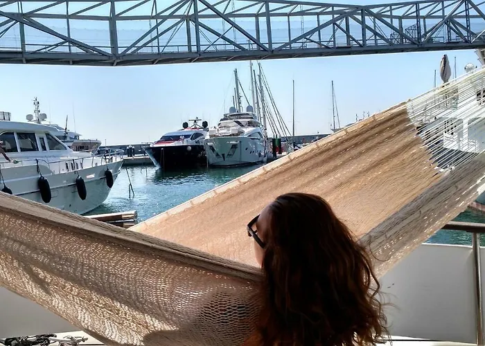 Hotel Your Own Private Yacht