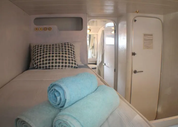 Hotel Your Own Private Yacht Sant Adria de Besos