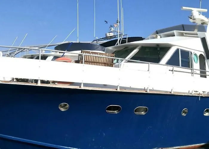 Hotel Your Own Private Yacht